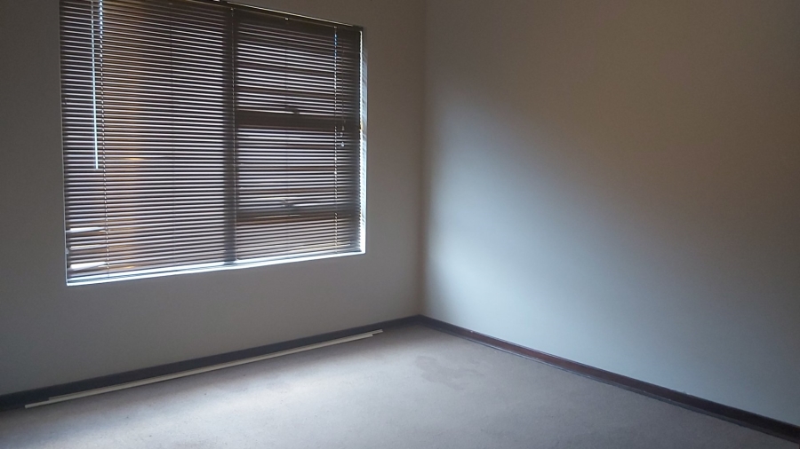 To Let 3 Bedroom Property for Rent in Hillside Free State